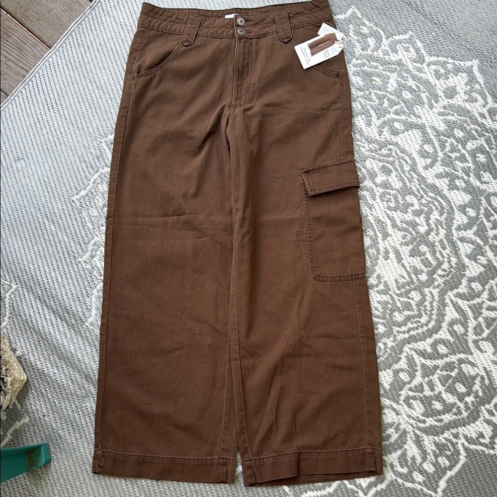 Time and Tru Brown Cargo Pants High-Waisted Relaxed Fit